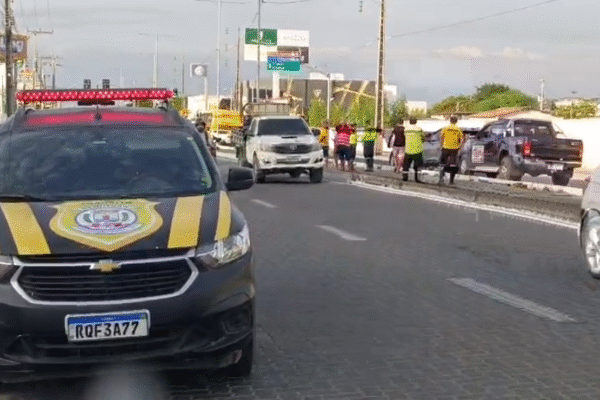 COLISÃO EM CADEIA NA AVENIDA PERIMETRAL DEIXA APENAS PREJUÍZOS MATERIAIS