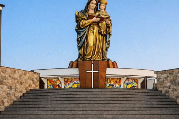 Projeto da imagem de Senhora Santana avança após reunião com o governador do Ceará