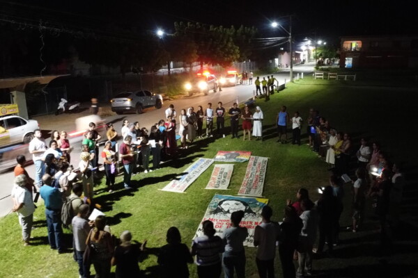 Entre cruzes e casas: Via-Sacra em Iguatu transforma fé em ato por moradia digna