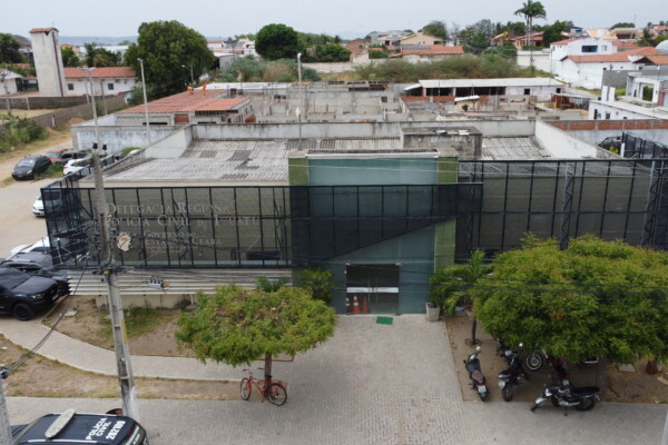 Suspeito de jaleco tenta assaltar clínica odontológica no centro de Iguatu
